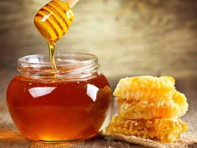 Top tips to pamper your skin & hair with honey this winter